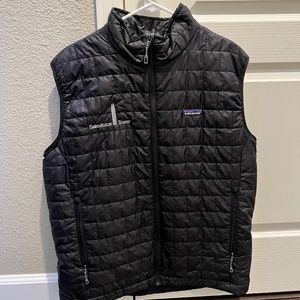 Patagonia men’s quilted vest, large — Salesforce Tower branding